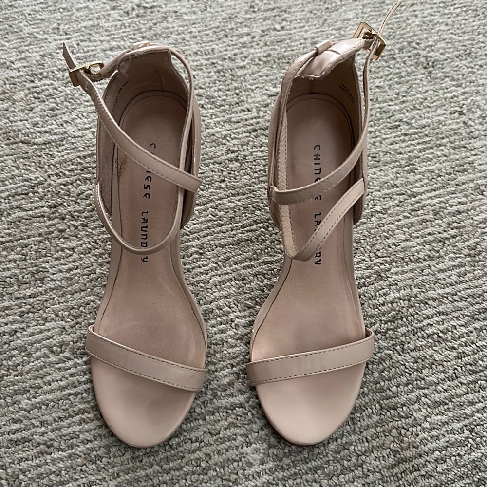 Chinese Laundry beige cross cross dress sandals